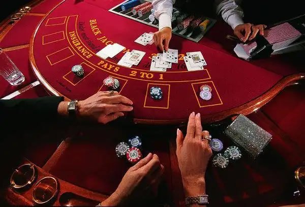 Dashboard promosi BandarQ di slotgaming88 menampilkan bonus sambutan, cashback mingguan, dan program referral